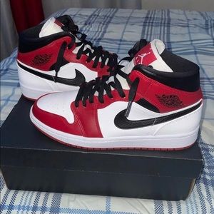 Used Jordan 1 Mid Chicago